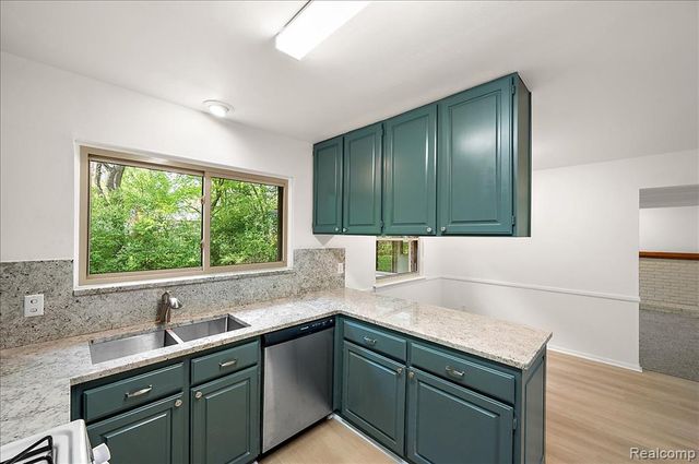 536 Rolling Rock Road, Bloomfield Hills, MI 48304