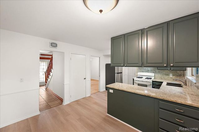 536 Rolling Rock Road, Bloomfield Hills, MI 48304