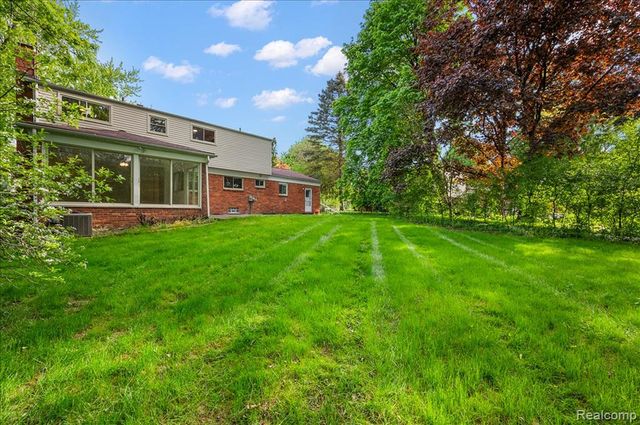536 Rolling Rock Road, Bloomfield Hills, MI 48304
