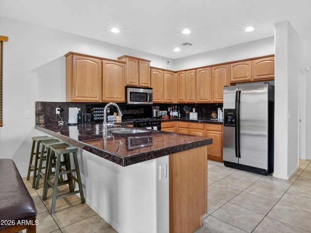 3713 W SAINT ANNE Avenue, Phoenix, AZ 85041