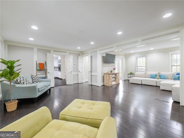 945 E Riverbend Drive SW, Lilburn, GA 30047