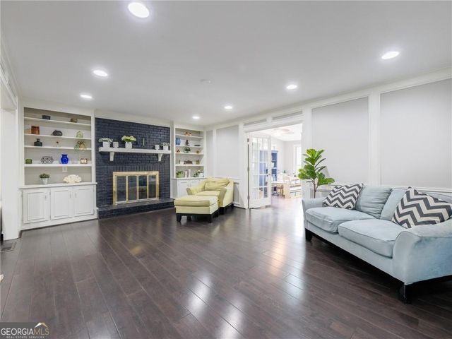 945 E Riverbend Drive SW, Lilburn, GA 30047