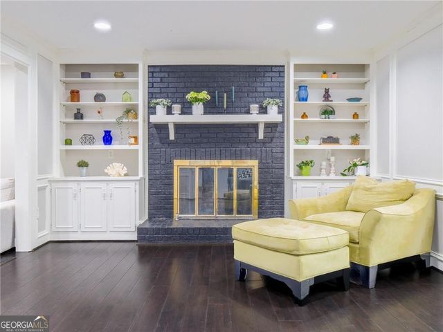 945 E Riverbend Drive SW, Lilburn, GA 30047