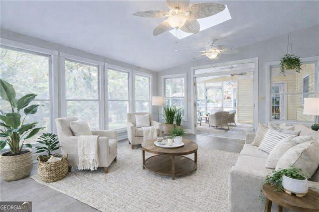 945 E Riverbend Drive SW, Lilburn, GA 30047