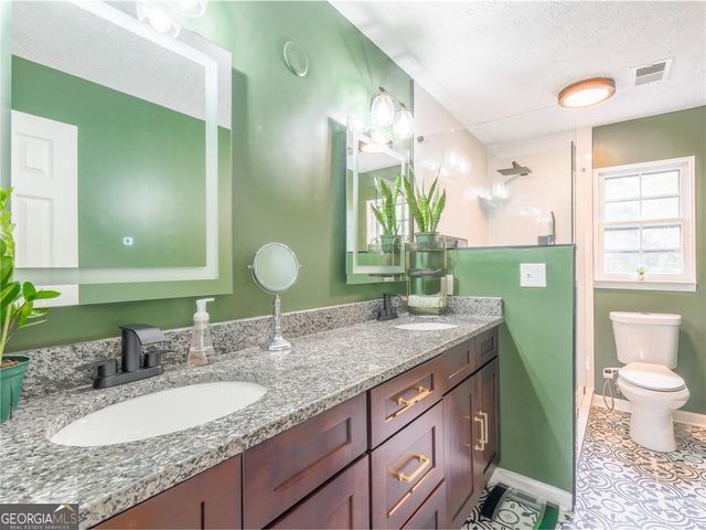 945 E Riverbend Drive SW, Lilburn, GA 30047