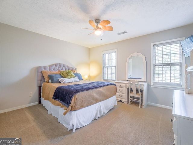 945 E Riverbend Drive SW, Lilburn, GA 30047