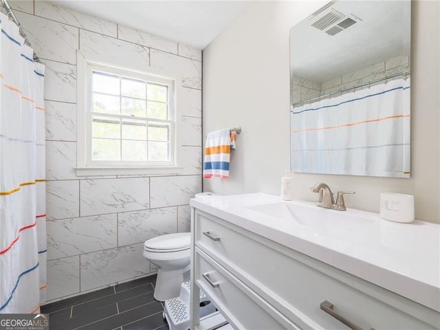 945 E Riverbend Drive SW, Lilburn, GA 30047