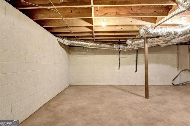 945 E Riverbend Drive SW, Lilburn, GA 30047