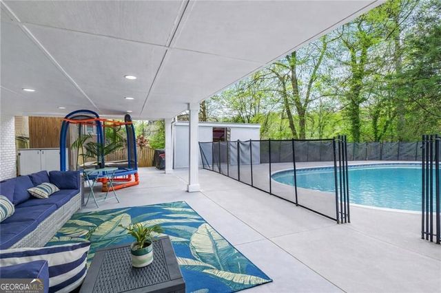 945 E Riverbend Drive SW, Lilburn, GA 30047