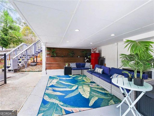 945 E Riverbend Drive SW, Lilburn, GA 30047