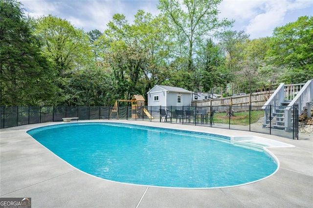 945 E Riverbend Drive SW, Lilburn, GA 30047