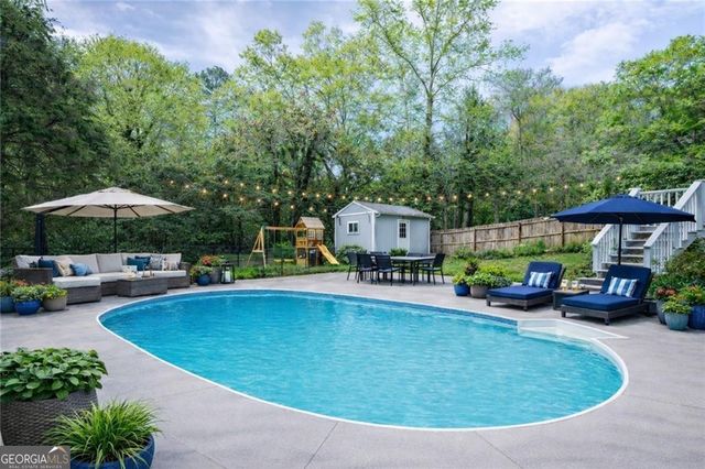 945 E Riverbend Drive SW, Lilburn, GA 30047