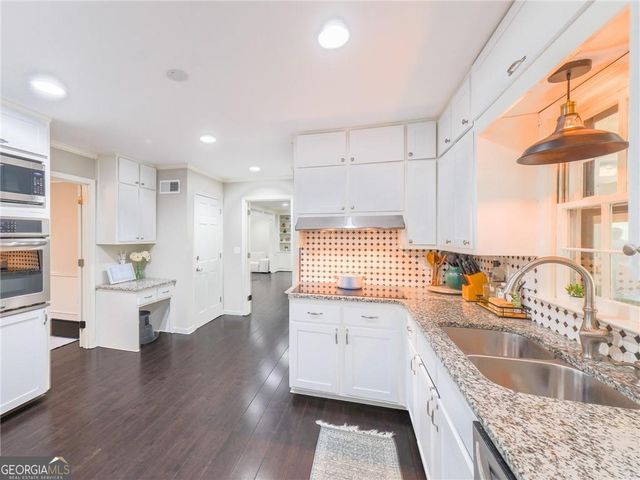 945 E Riverbend Drive SW, Lilburn, GA 30047