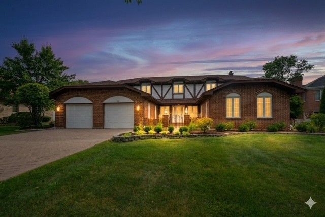 521 Forest Mews Drive, Oak Brook, IL 60523