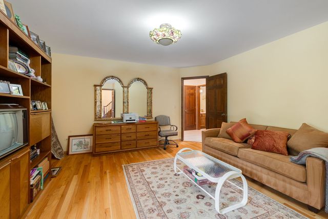 521 Forest Mews Drive, Oak Brook, IL 60523