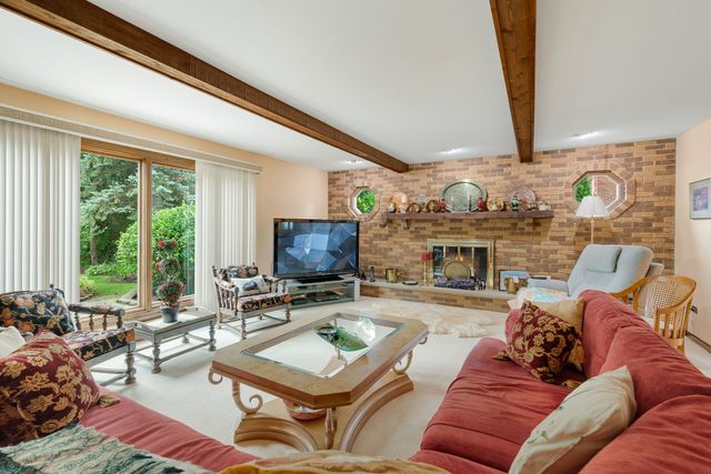 521 Forest Mews Drive, Oak Brook, IL 60523