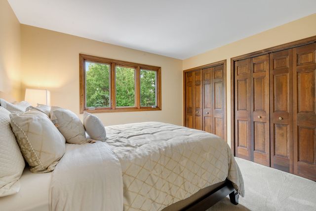 521 Forest Mews Drive, Oak Brook, IL 60523