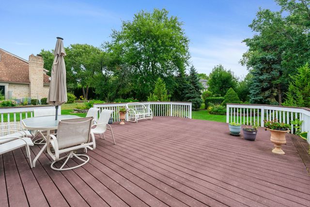 521 Forest Mews Drive, Oak Brook, IL 60523