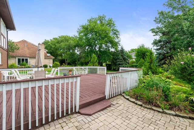 521 Forest Mews Drive, Oak Brook, IL 60523