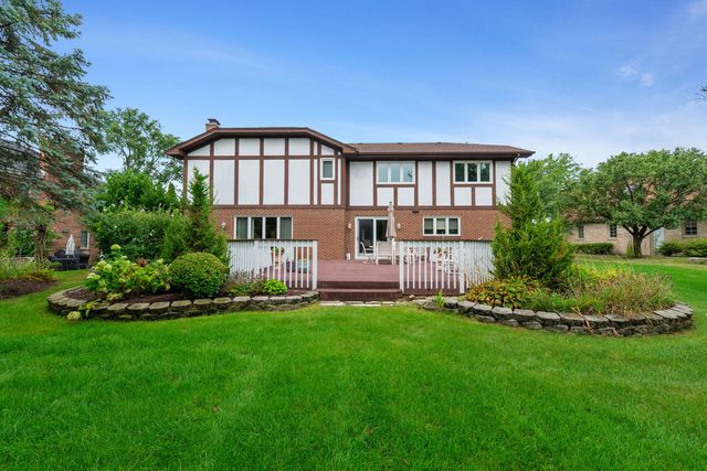 521 Forest Mews Drive, Oak Brook, IL 60523