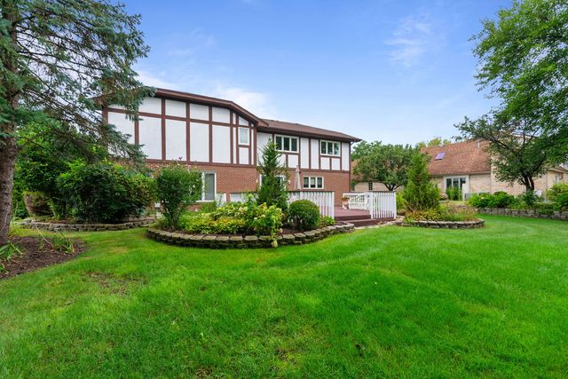 521 Forest Mews Drive, Oak Brook, IL 60523