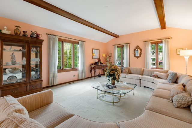 521 Forest Mews Drive, Oak Brook, IL 60523