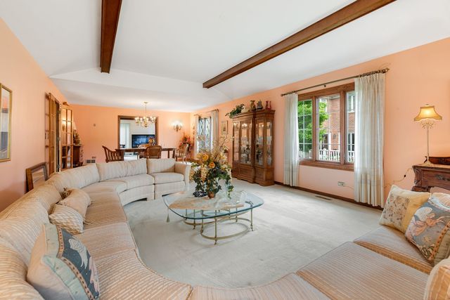 521 Forest Mews Drive, Oak Brook, IL 60523
