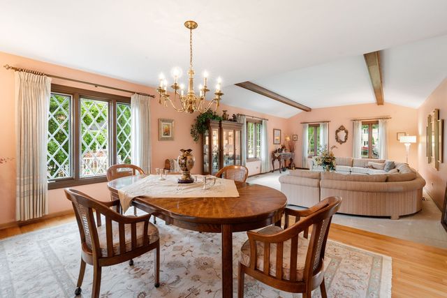 521 Forest Mews Drive, Oak Brook, IL 60523