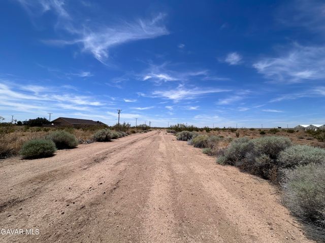 Bong Court, California City, CA 93505
