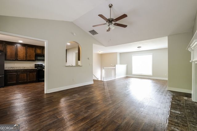 1928 Paynes Point, Winder, GA 30680