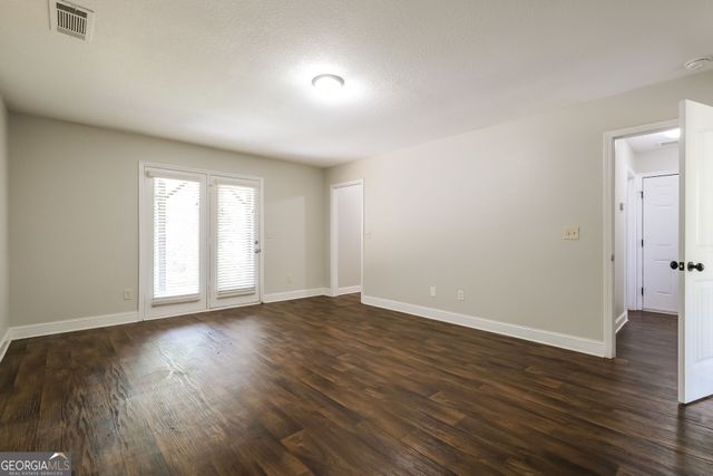1928 Paynes Point, Winder, GA 30680