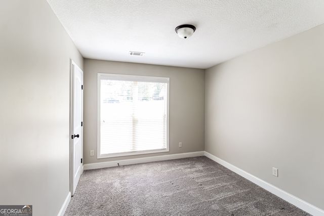 1928 Paynes Point, Winder, GA 30680