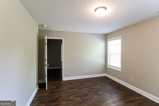 1928 Paynes Point, Winder, GA 30680