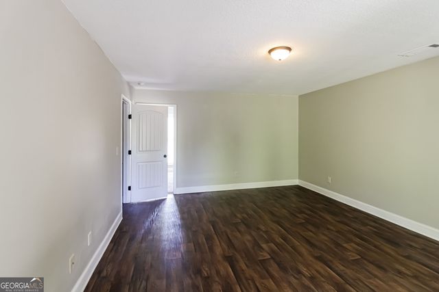 1928 Paynes Point, Winder, GA 30680
