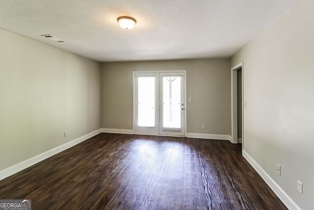 1928 Paynes Point, Winder, GA 30680