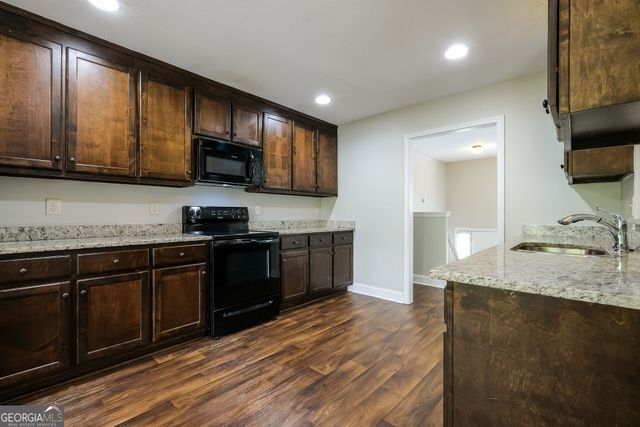 1928 Paynes Point, Winder, GA 30680