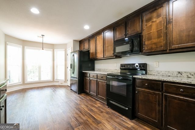 1928 Paynes Point, Winder, GA 30680