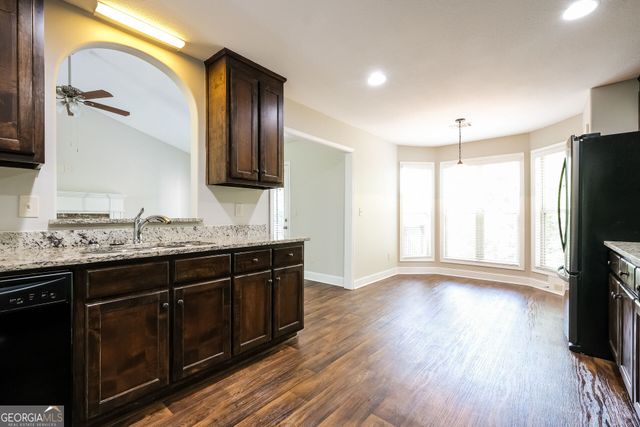 1928 Paynes Point, Winder, GA 30680