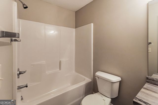 1928 Paynes Point, Winder, GA 30680