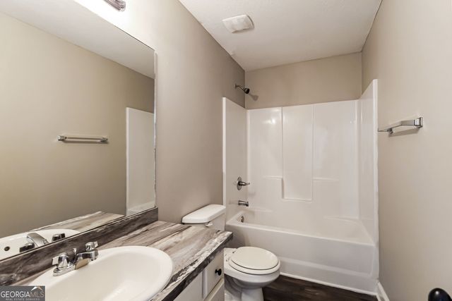 1928 Paynes Point, Winder, GA 30680