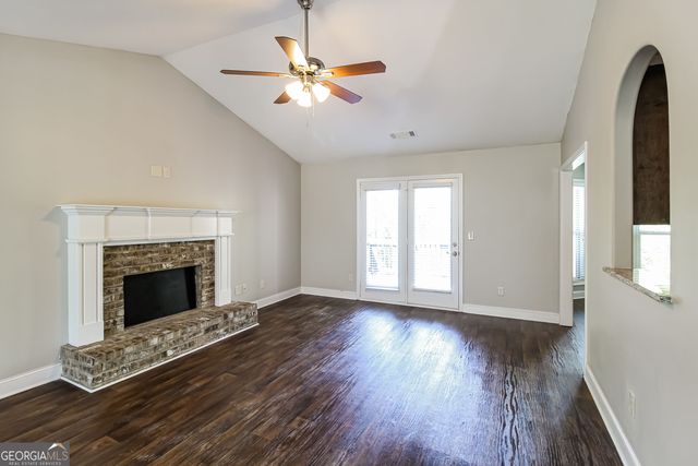 1928 Paynes Point, Winder, GA 30680
