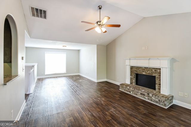 1928 Paynes Point, Winder, GA 30680
