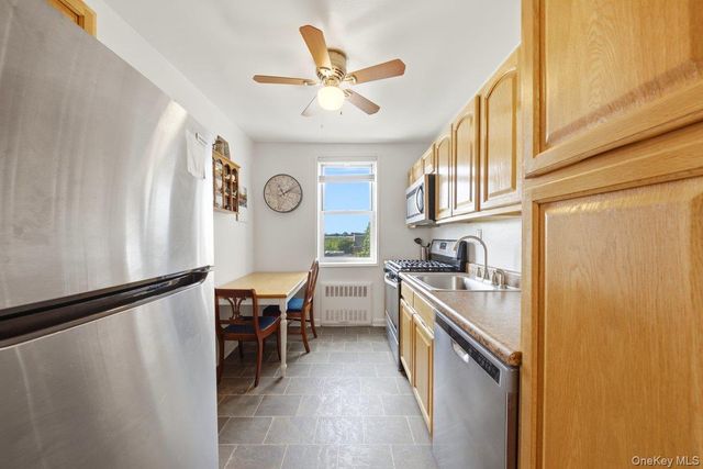 3 Sadore Lane 7P, Yonkers, NY 10710