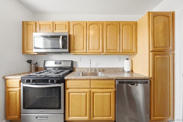3 Sadore Lane 7P, Yonkers, NY 10710