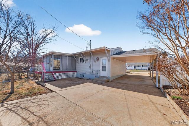 10022 Killoren Drive, St Louis, MO 63123