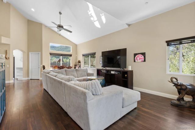 460 Rosalie Way, El Cajon, CA 92019