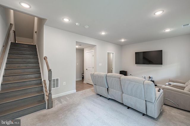 7207 MOUNTAINEER DR, Alexandria, VA 22306