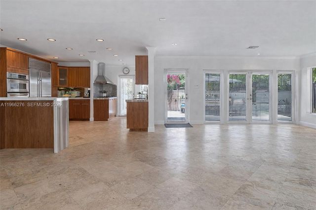 5830 Pine Tree Dr, Miami Beach, FL 33140