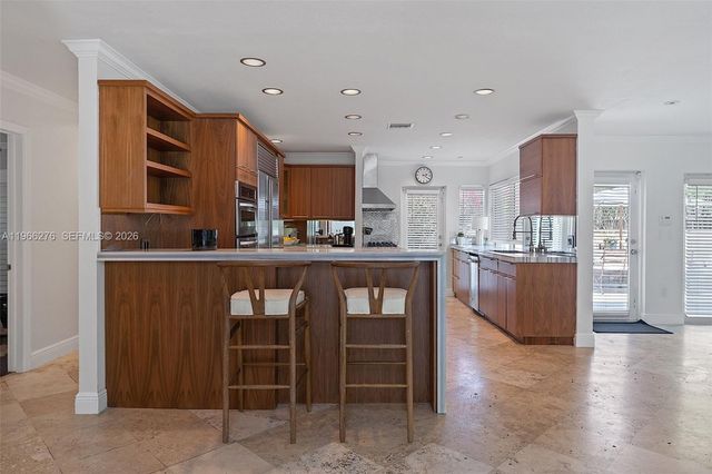 5830 Pine Tree Dr, Miami Beach, FL 33140