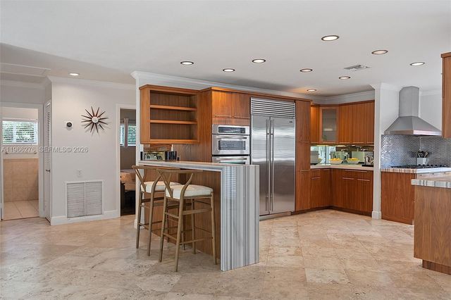 5830 Pine Tree Dr, Miami Beach, FL 33140